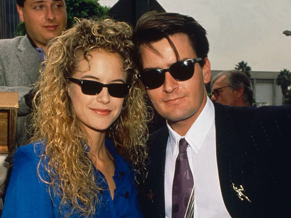 Kelly Preston's heartbreaking defence of ex Charlie Sheen after he 'shot  her in the arm' - Irish Mirror